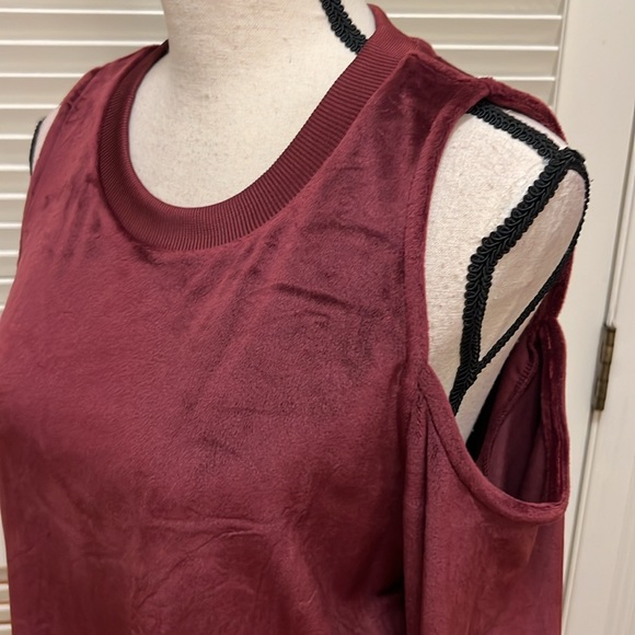 Michael Kors Dark Ruby Cold Shoulder Velour Long Sleeve Blouse /Top, Size Medium - Picture 11 of 17